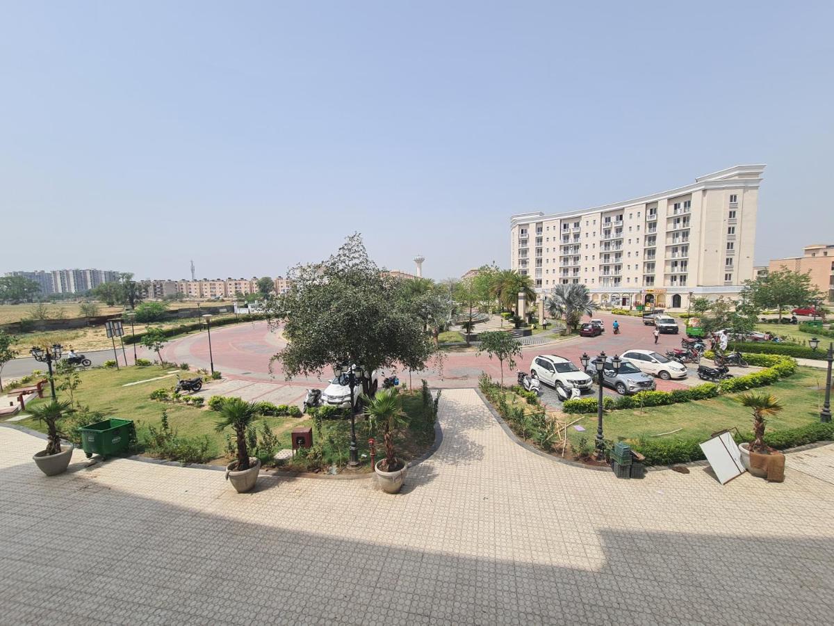 Lord Krishna Palace Hotel Vrindavan Luaran gambar
